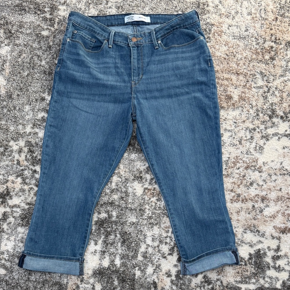 Women’s Levi Strauss Mid Rise Capri size 16